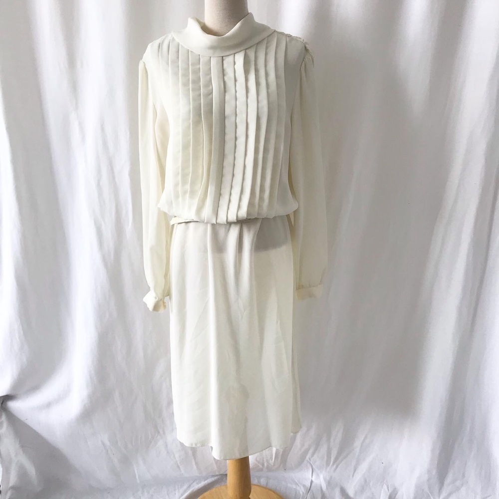 Vintage cream back sash pleated belt dress size M
